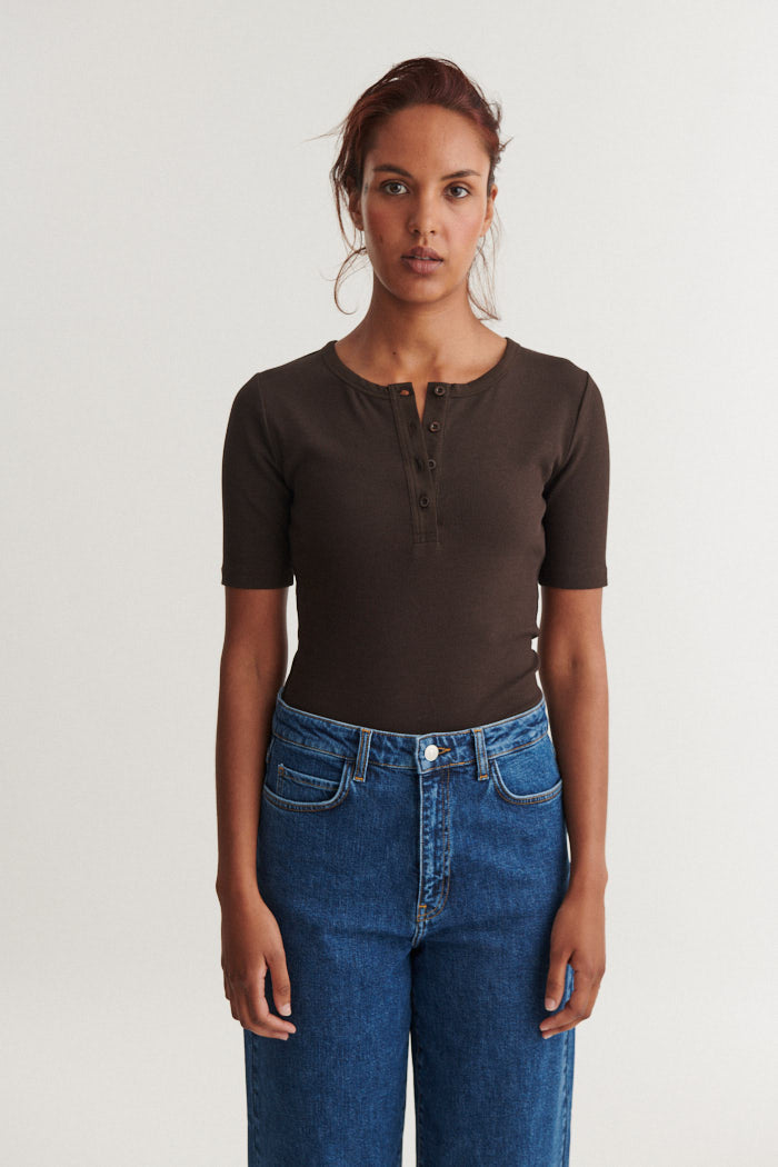 Basic Apparel Ludmilla SS Granddad T-shirts 709 Chocolate torte